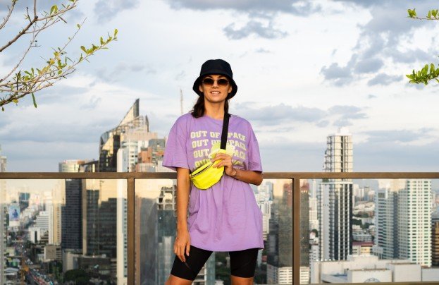 What Bottoms Work Best With Oversized T Shirts